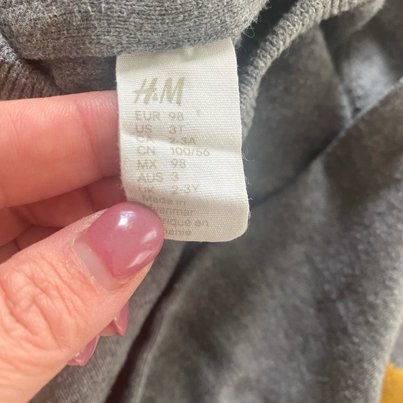 H&M Dino Sweater, Size: 3T - Picture 2 of 3